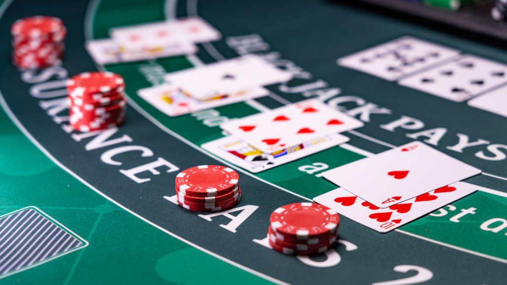 Khám phá bí quyết xem đánh bài hiệu quả và thắng lớn khi xem đánh bài online